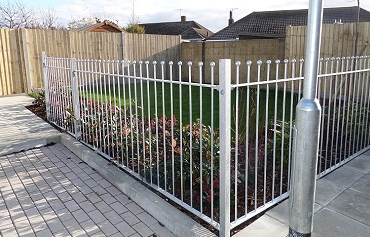 commercial metal fencing Hampshire