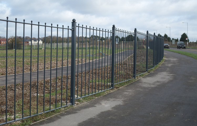 commercial fencing contractors Hampshire